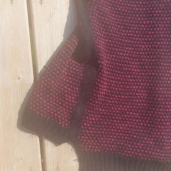 Sweater - Picture 7 of 9